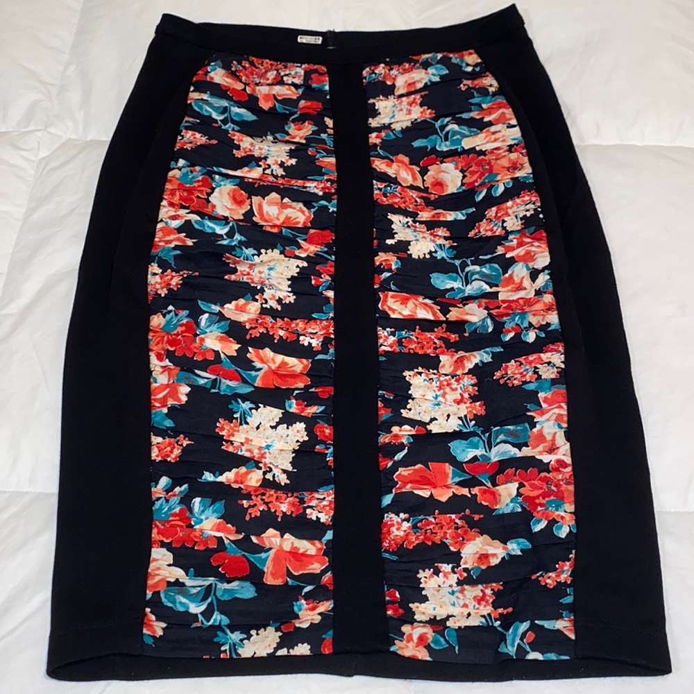 Women’s Bailey44 knit black/floral skirt , size xs